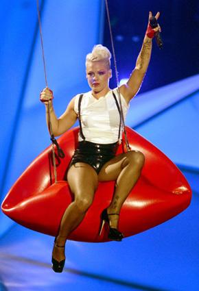 حفل جوائز الـ"MTV": مفاجآت موسيقية وجمالية بالجملة 